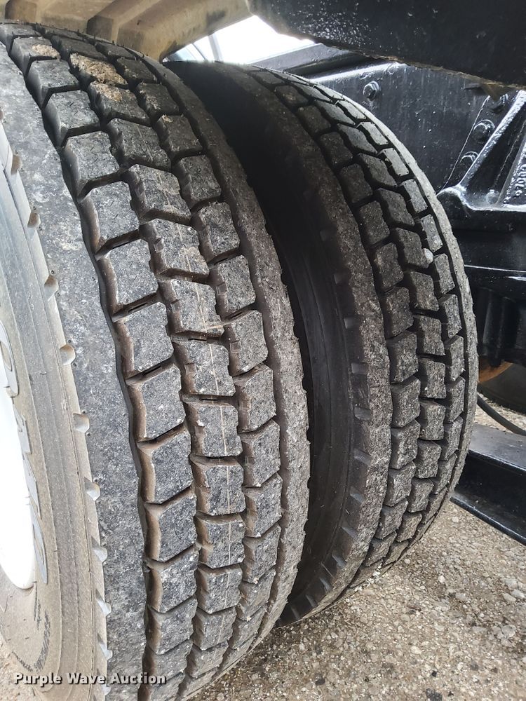 image for item DM5205 2006 Kenworth T800  roll-off container truck