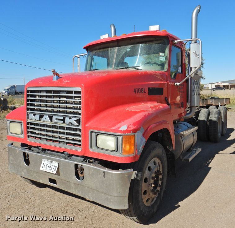 image for item DM8987 2007 Mack CHN613  semi truck