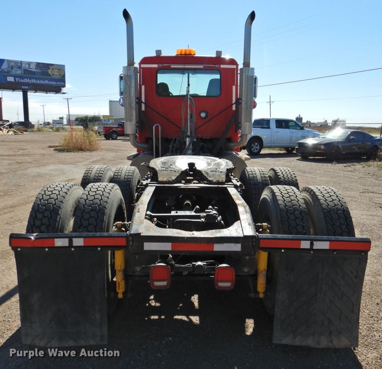 image for item DM8987 2007 Mack CHN613  semi truck