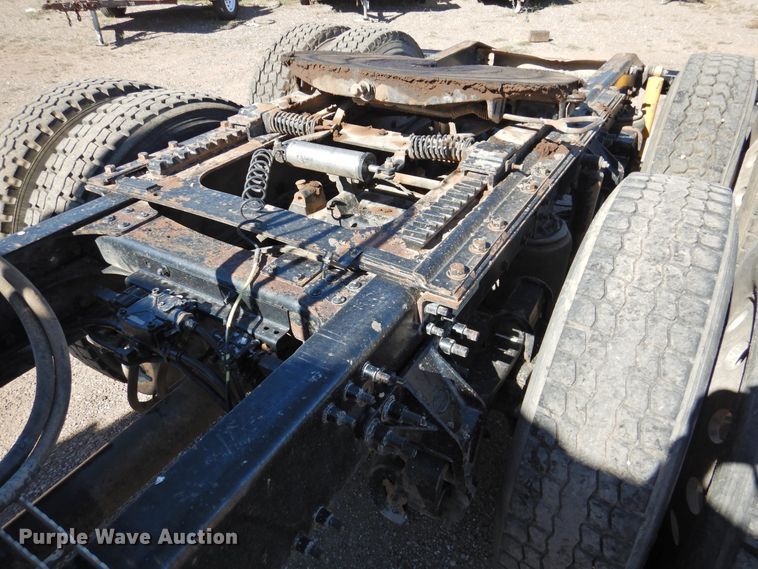 image for item DM8987 2007 Mack CHN613  semi truck