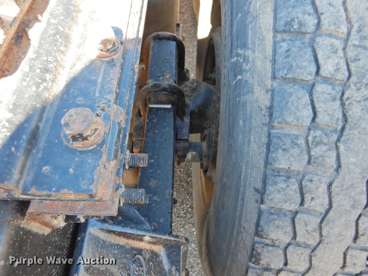 image for item DM8987 2007 Mack CHN613  semi truck