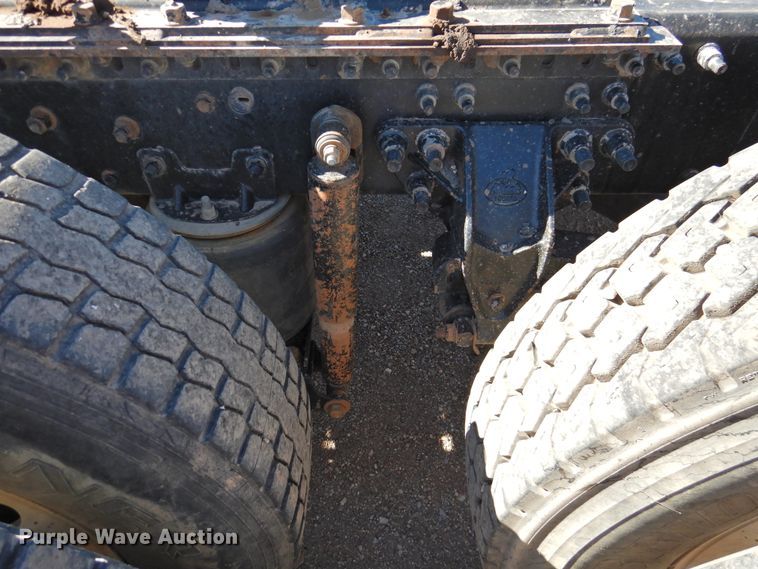 image for item DM8987 2007 Mack CHN613  semi truck