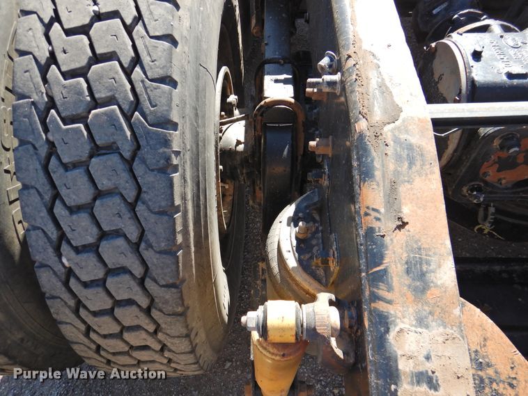 image for item DM8987 2007 Mack CHN613  semi truck