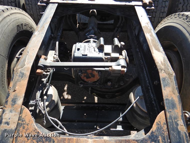 image for item DM8987 2007 Mack CHN613  semi truck