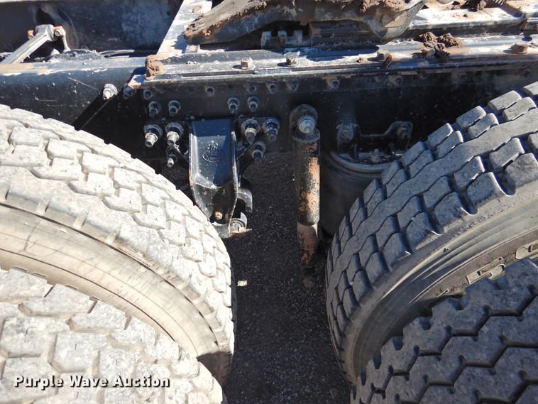 image for item DM8987 2007 Mack CHN613  semi truck