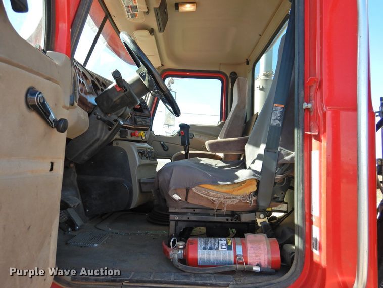 image for item DM8987 2007 Mack CHN613  semi truck