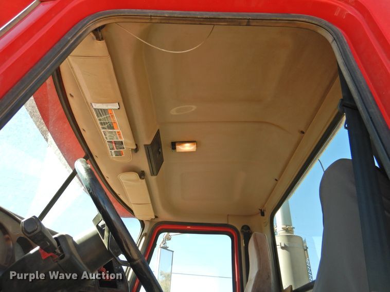 image for item DM8987 2007 Mack CHN613  semi truck