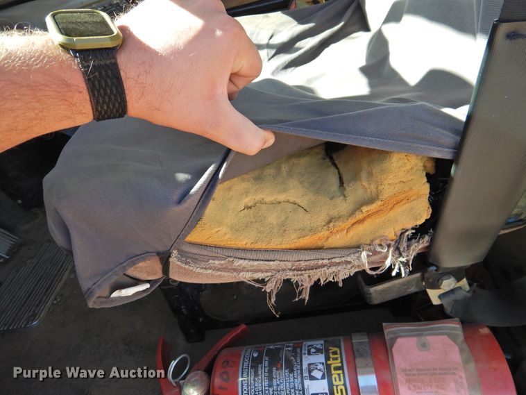 image for item DM8987 2007 Mack CHN613  semi truck