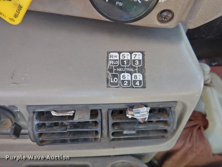 image for item DM8987 2007 Mack CHN613  semi truck