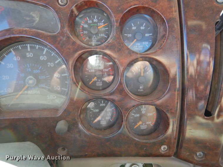 image for item DM8987 2007 Mack CHN613  semi truck