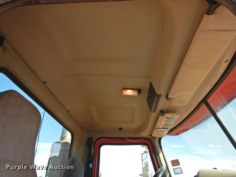 image for item DM8987 2007 Mack CHN613  semi truck