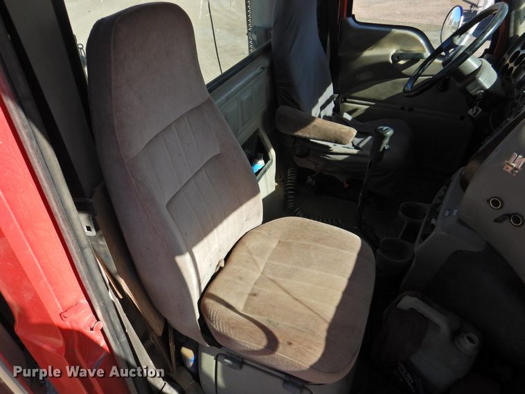 image for item DM8987 2007 Mack CHN613  semi truck