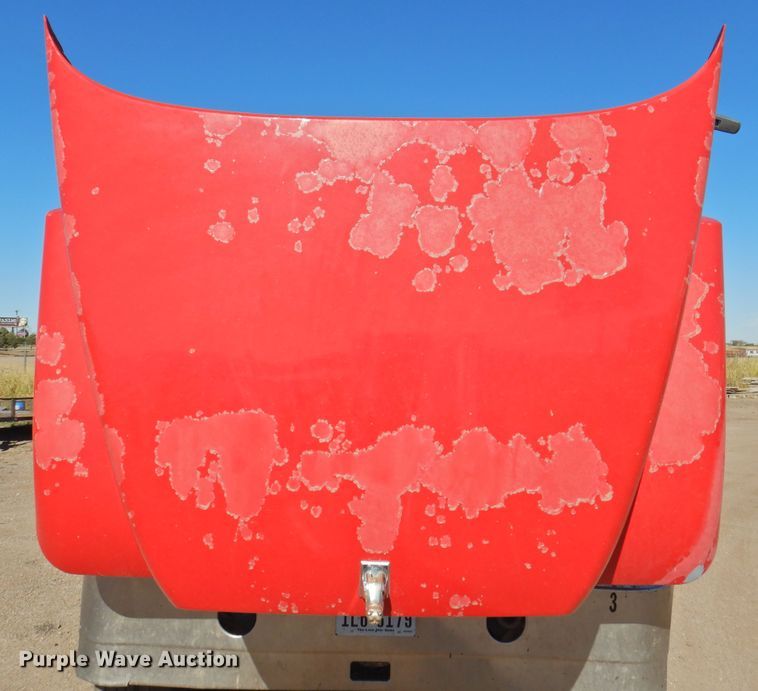 image for item DM8987 2007 Mack CHN613  semi truck