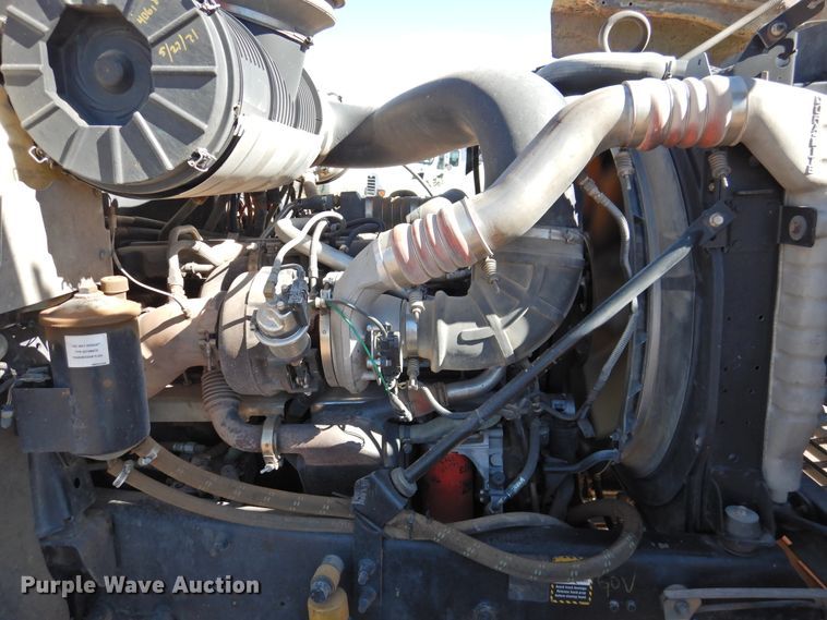 image for item DM8987 2007 Mack CHN613  semi truck