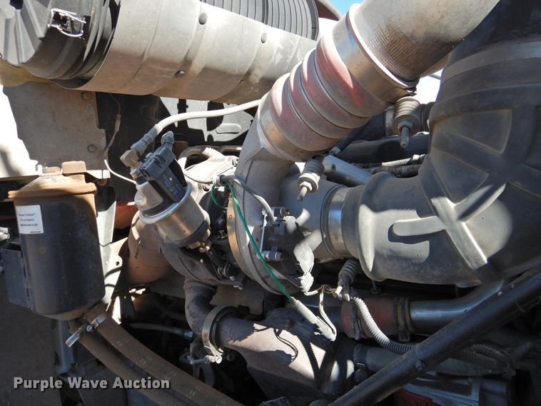 image for item DM8987 2007 Mack CHN613  semi truck