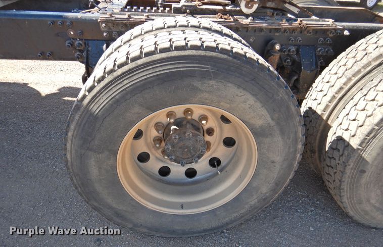 image for item DM8987 2007 Mack CHN613  semi truck