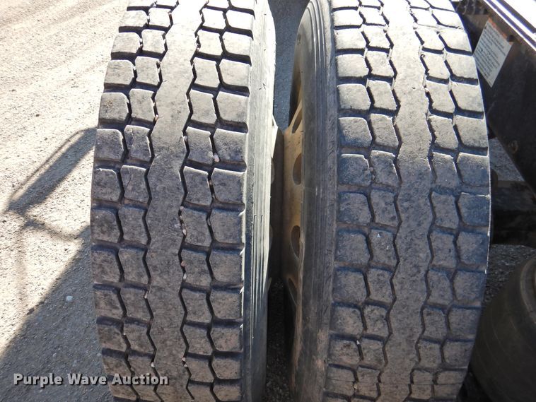 image for item DM8987 2007 Mack CHN613  semi truck