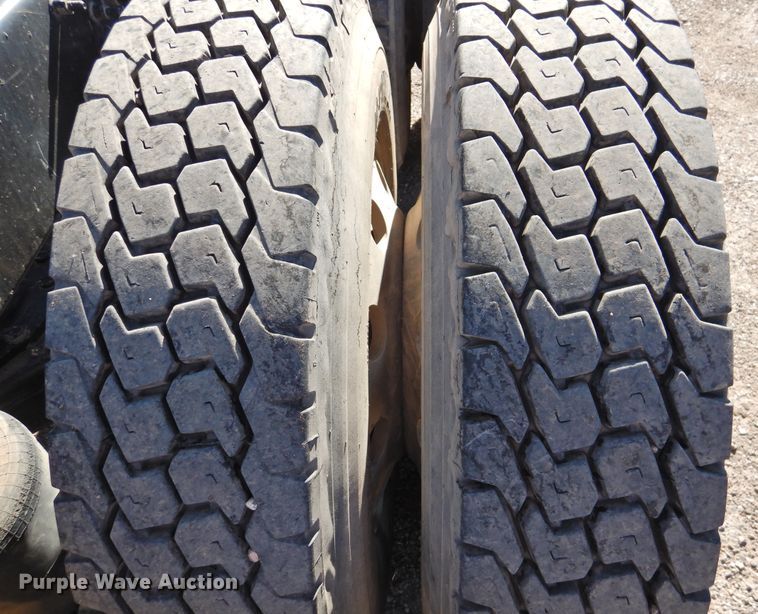 image for item DM8987 2007 Mack CHN613  semi truck