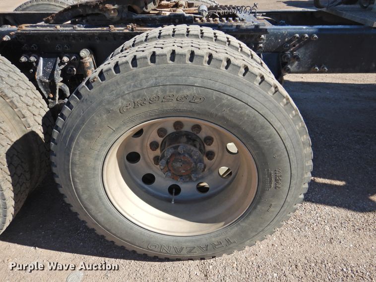 image for item DM8987 2007 Mack CHN613  semi truck