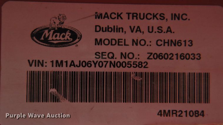 image for item DM8987 2007 Mack CHN613  semi truck