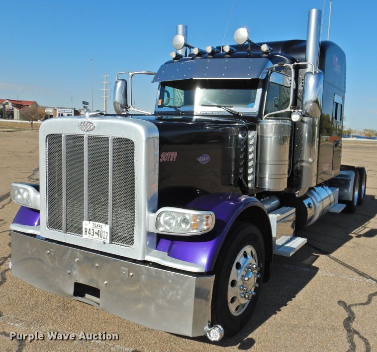 image for item DM8991 2014 Peterbilt 388  semi truck