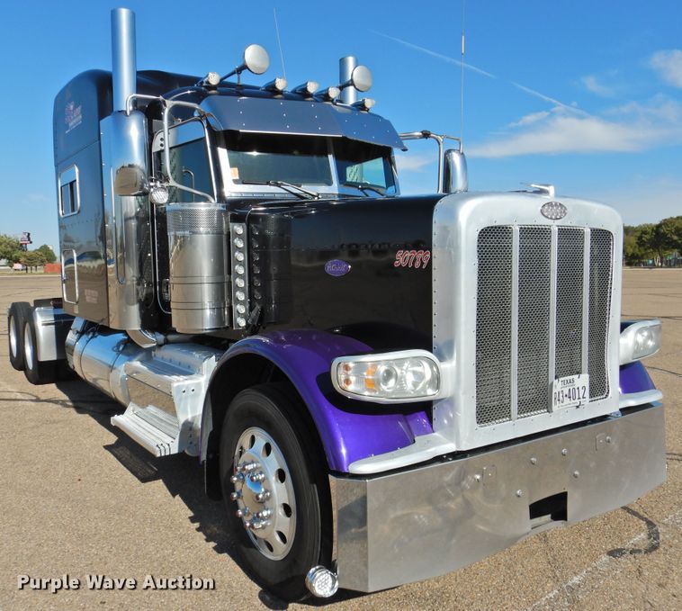 image for item DM8991 2014 Peterbilt 388  semi truck