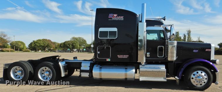 image for item DM8991 2014 Peterbilt 388  semi truck