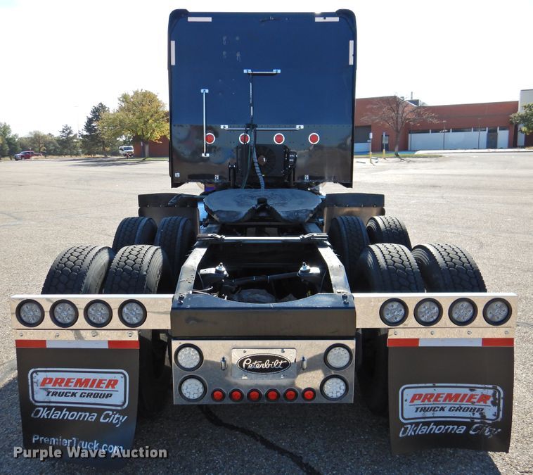 image for item DM8991 2014 Peterbilt 388  semi truck