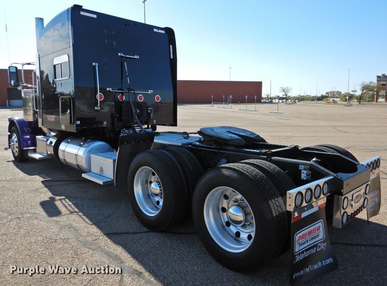 image for item DM8991 2014 Peterbilt 388  semi truck