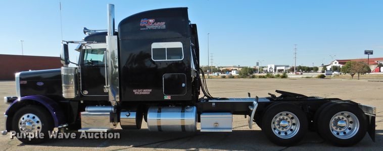 image for item DM8991 2014 Peterbilt 388  semi truck