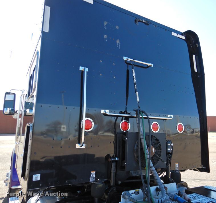 image for item DM8991 2014 Peterbilt 388  semi truck