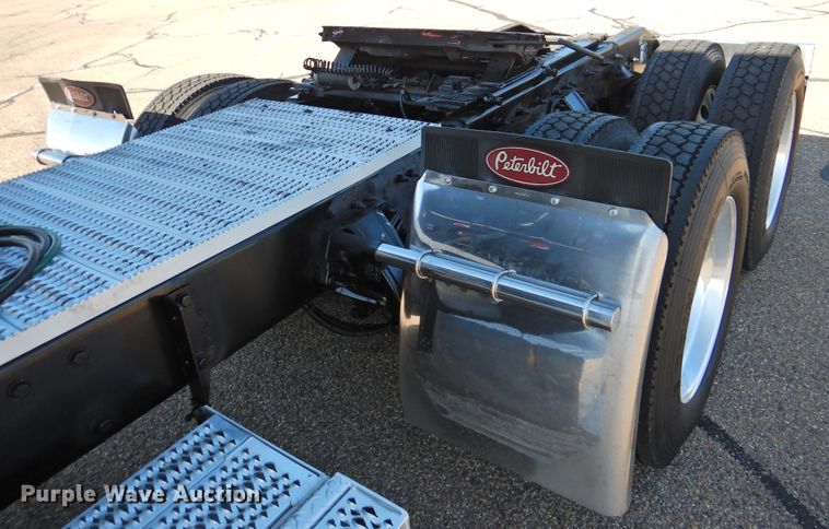 image for item DM8991 2014 Peterbilt 388  semi truck