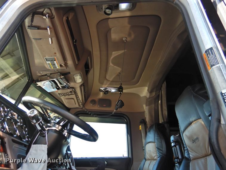 image for item DM8991 2014 Peterbilt 388  semi truck