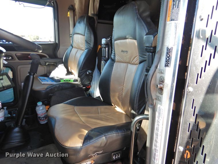 image for item DM8991 2014 Peterbilt 388  semi truck