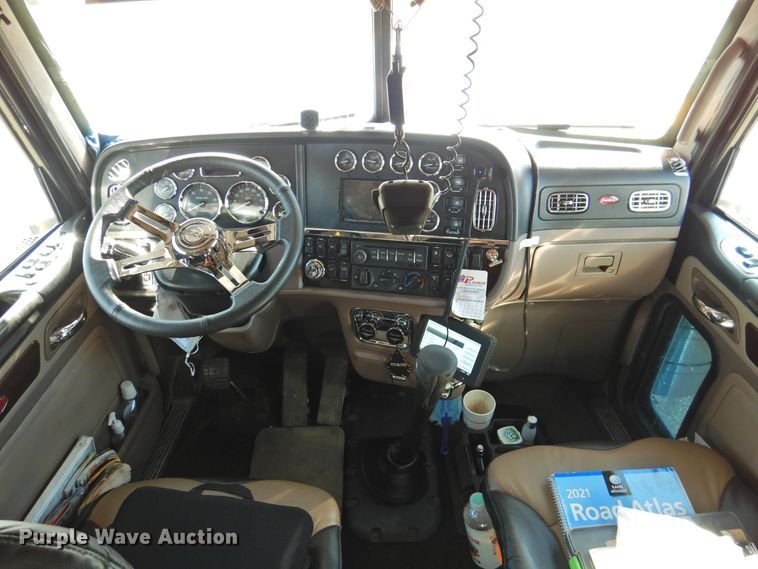 image for item DM8991 2014 Peterbilt 388  semi truck