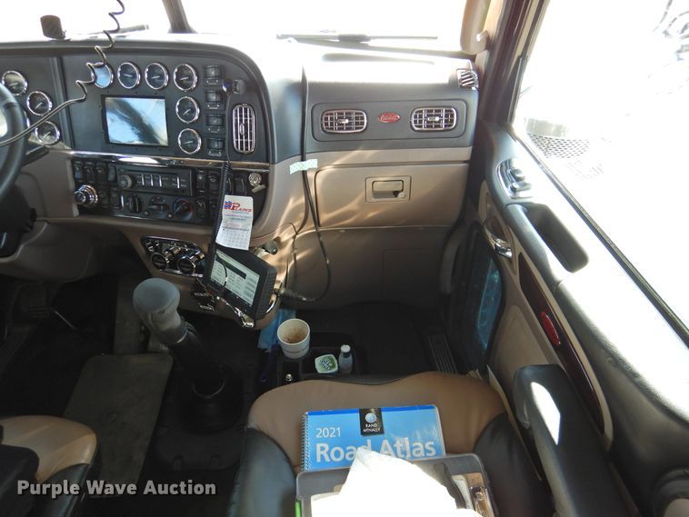 image for item DM8991 2014 Peterbilt 388  semi truck