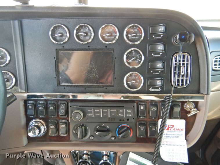 image for item DM8991 2014 Peterbilt 388  semi truck