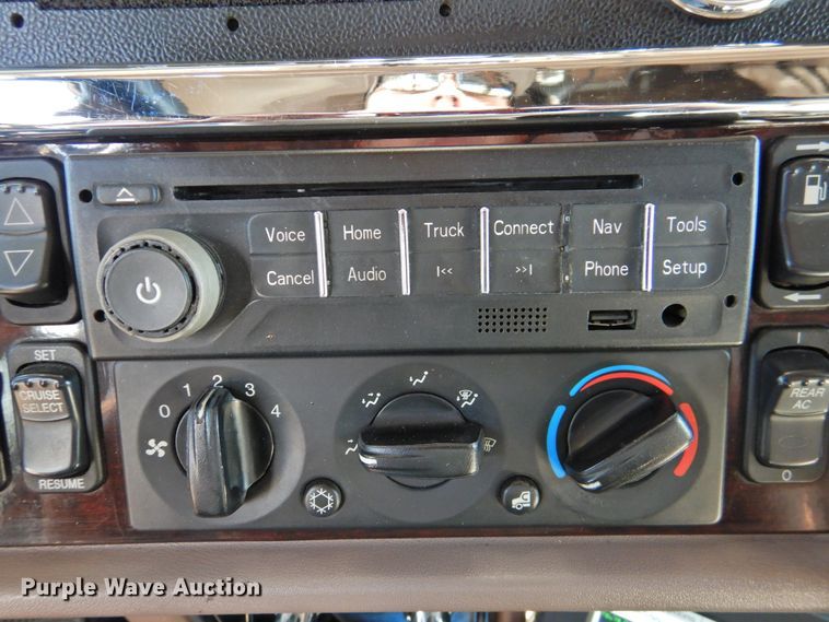 image for item DM8991 2014 Peterbilt 388  semi truck