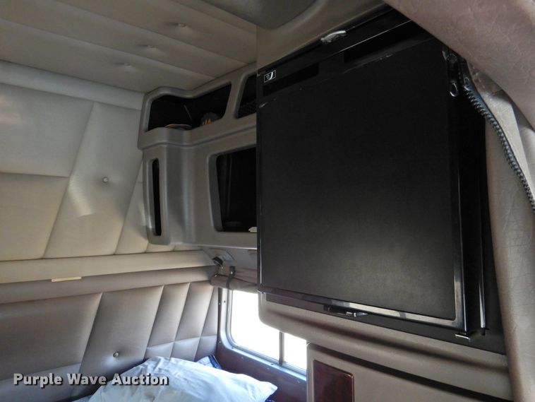 image for item DM8991 2014 Peterbilt 388  semi truck