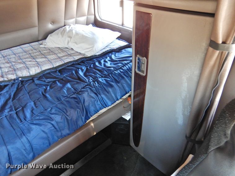 image for item DM8991 2014 Peterbilt 388  semi truck