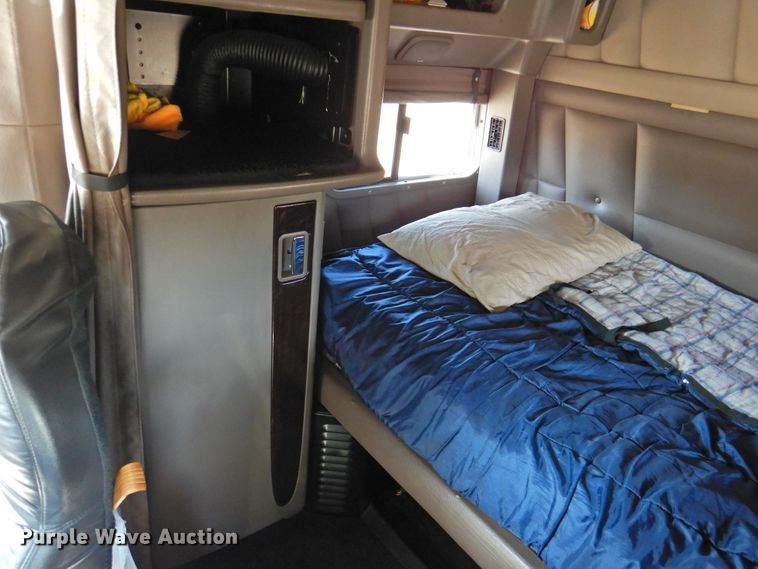 image for item DM8991 2014 Peterbilt 388  semi truck