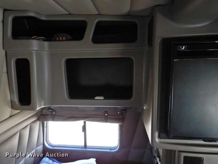 image for item DM8991 2014 Peterbilt 388  semi truck