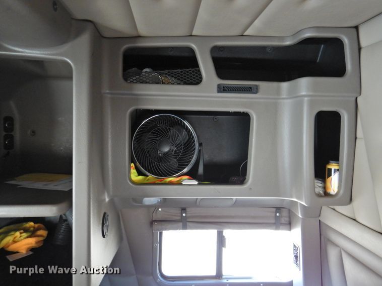 image for item DM8991 2014 Peterbilt 388  semi truck