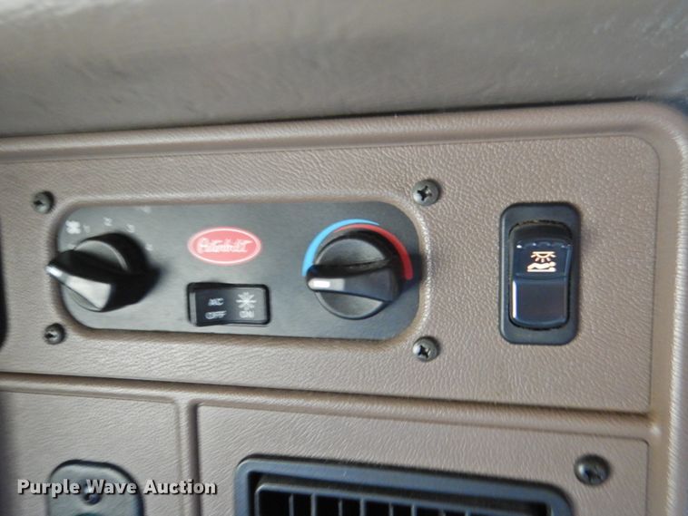 image for item DM8991 2014 Peterbilt 388  semi truck