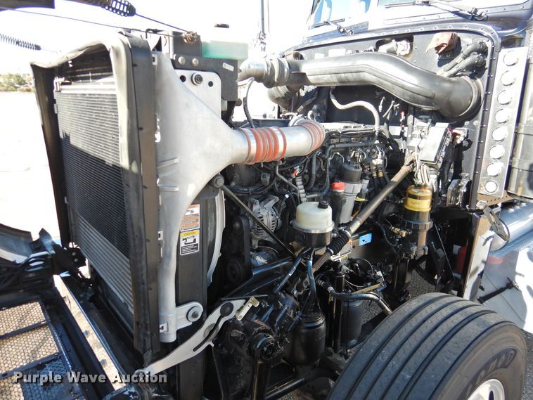 image for item DM8991 2014 Peterbilt 388  semi truck