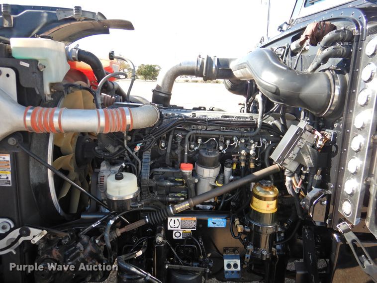 image for item DM8991 2014 Peterbilt 388  semi truck