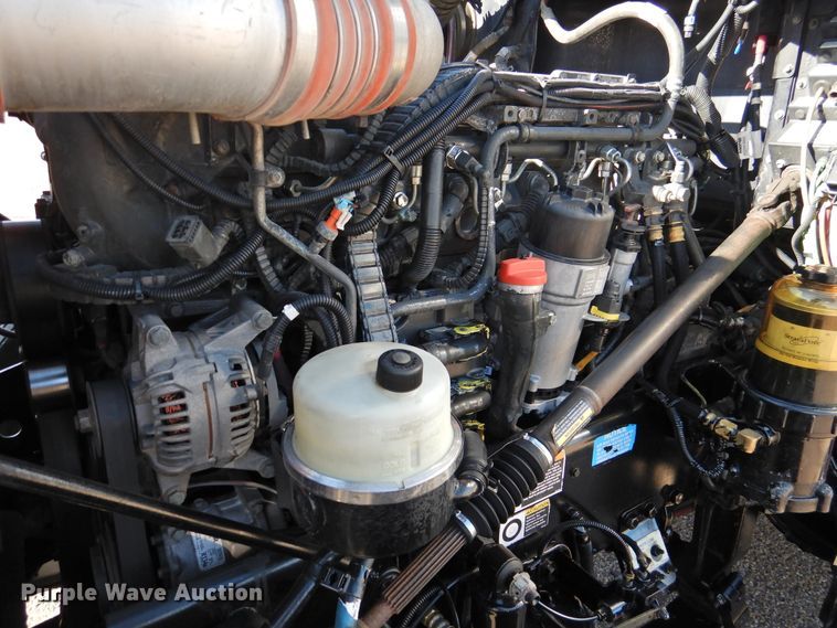 image for item DM8991 2014 Peterbilt 388  semi truck