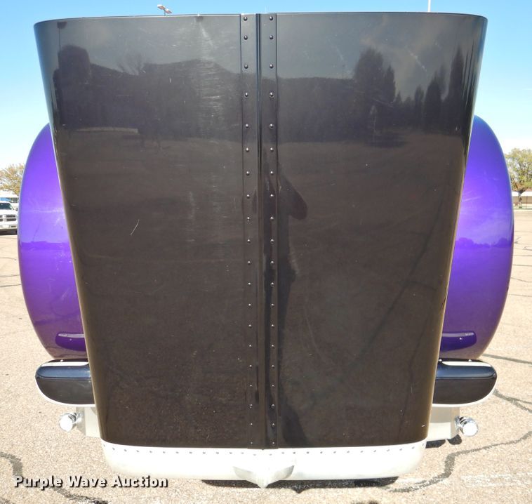 image for item DM8991 2014 Peterbilt 388  semi truck