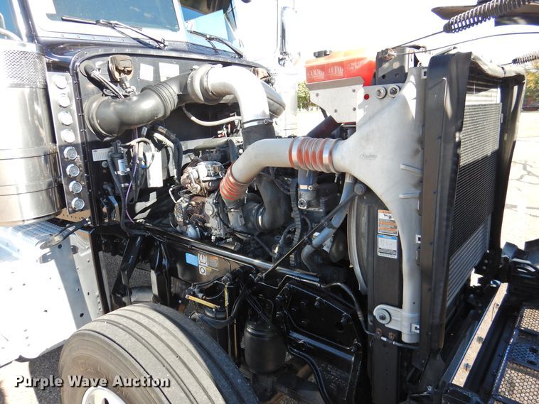 image for item DM8991 2014 Peterbilt 388  semi truck