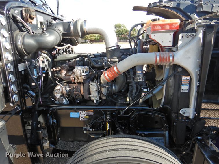 image for item DM8991 2014 Peterbilt 388  semi truck